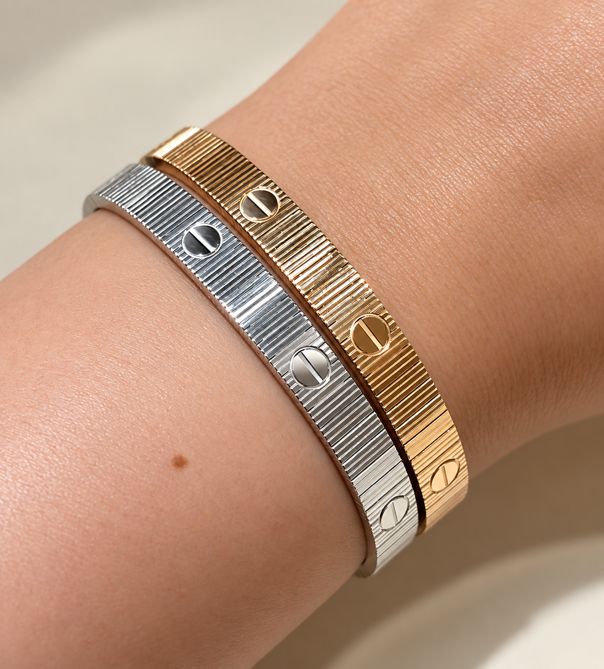 Carti Fluted LOVE-Style Bangle